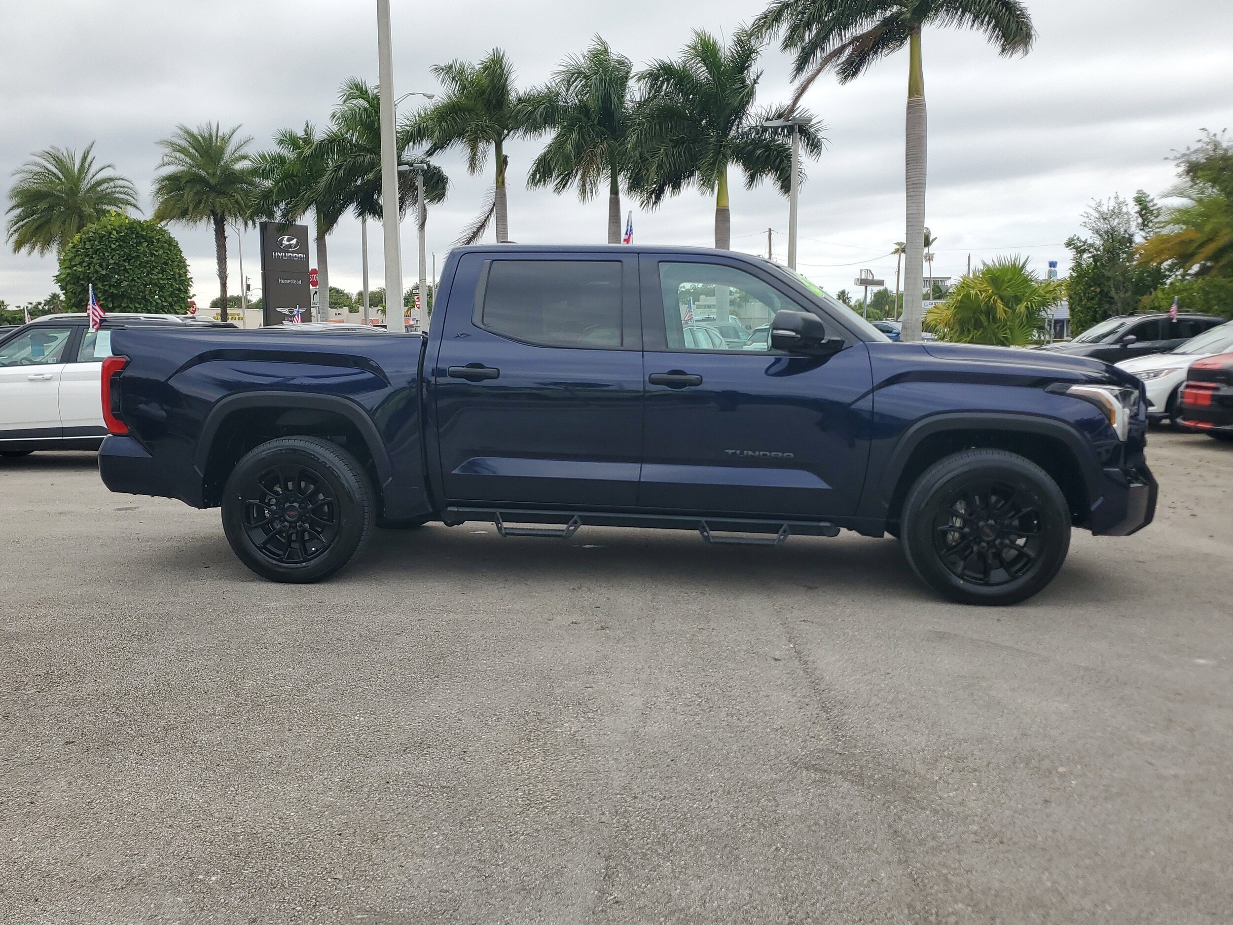 2022 Toyota Tundra SR5 CrewMax photo 2