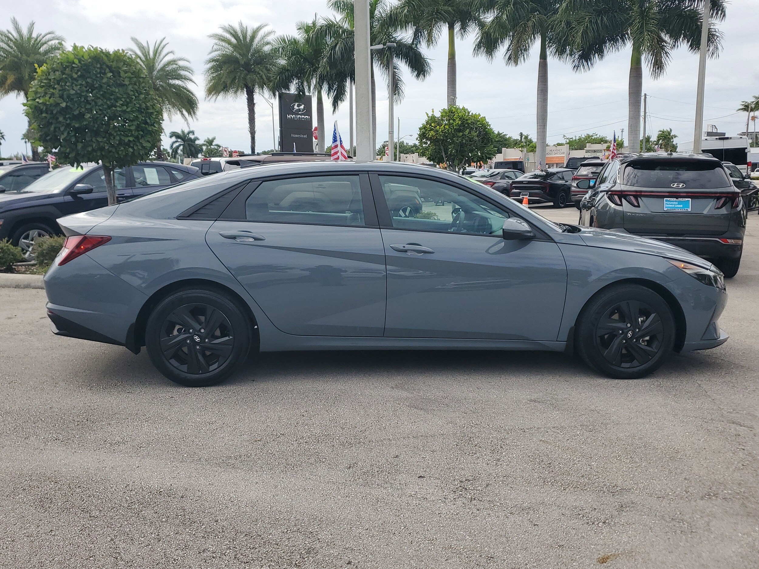 2023 Hyundai Elantra SEL photo 4