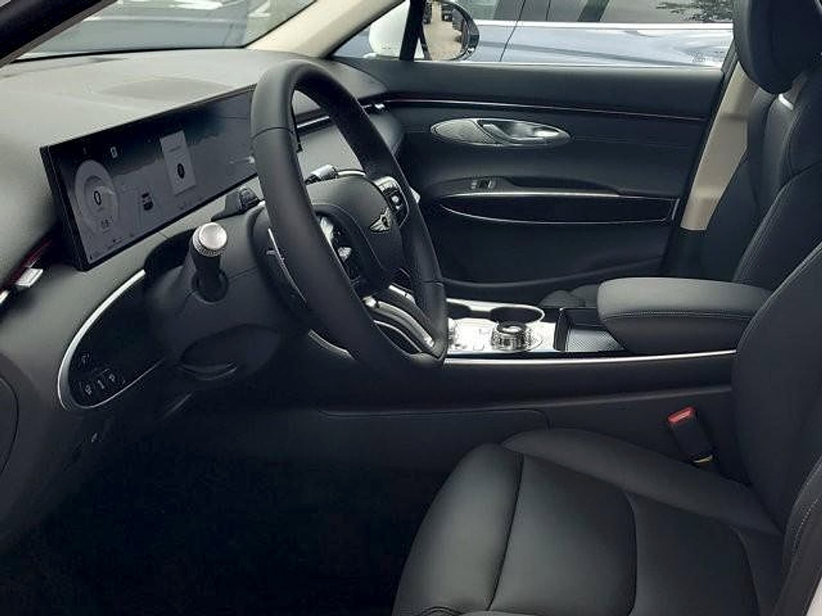 2026 GENESIS GV70 Standard - Photo 8
