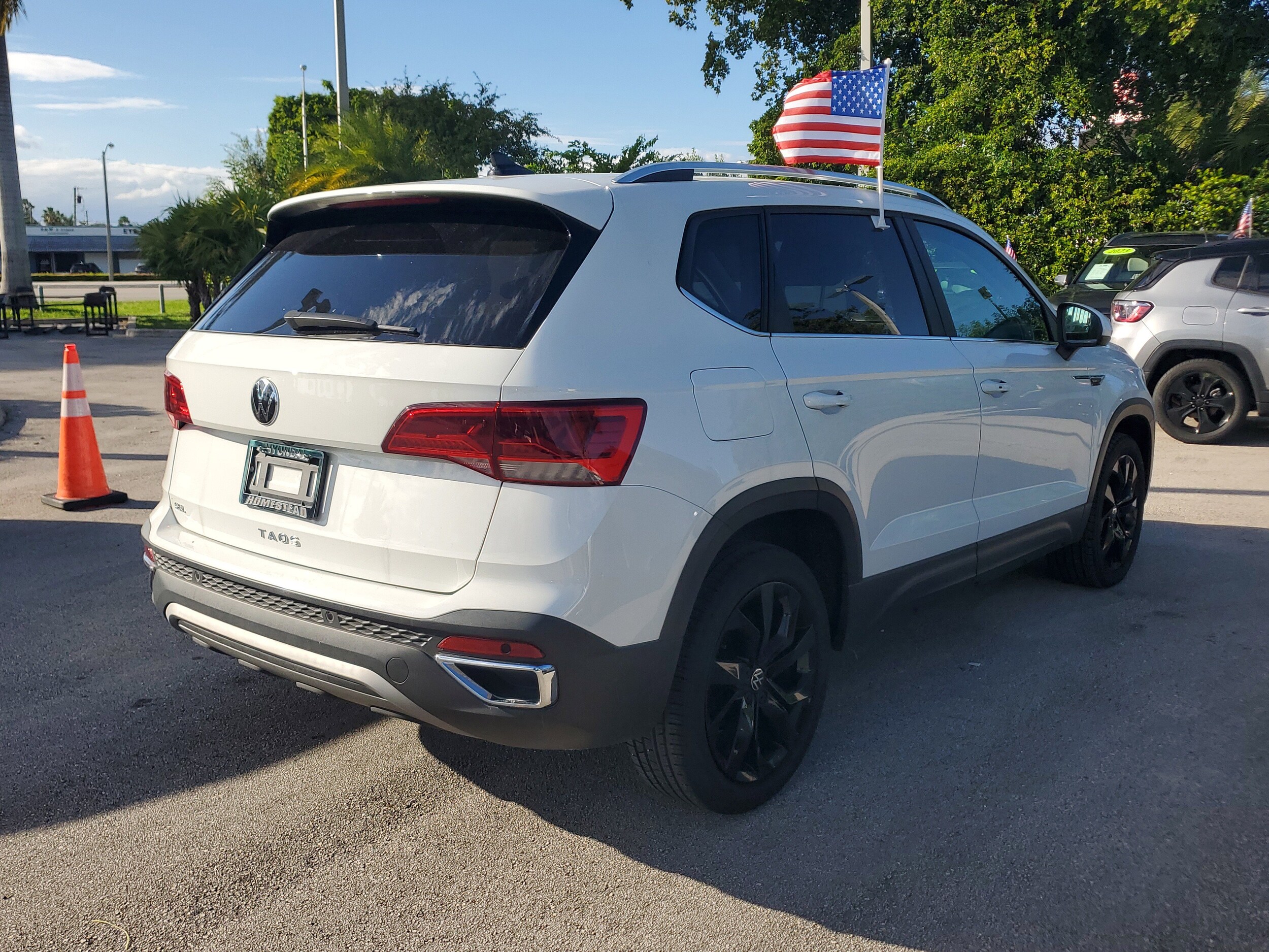 2022 Volkswagen Taos SEL photo 3