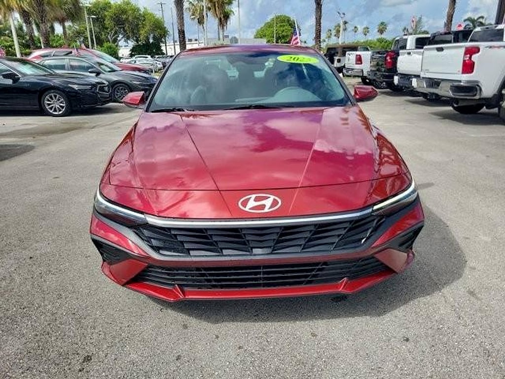 Used 2025 Hyundai Elantra SE SE IVT