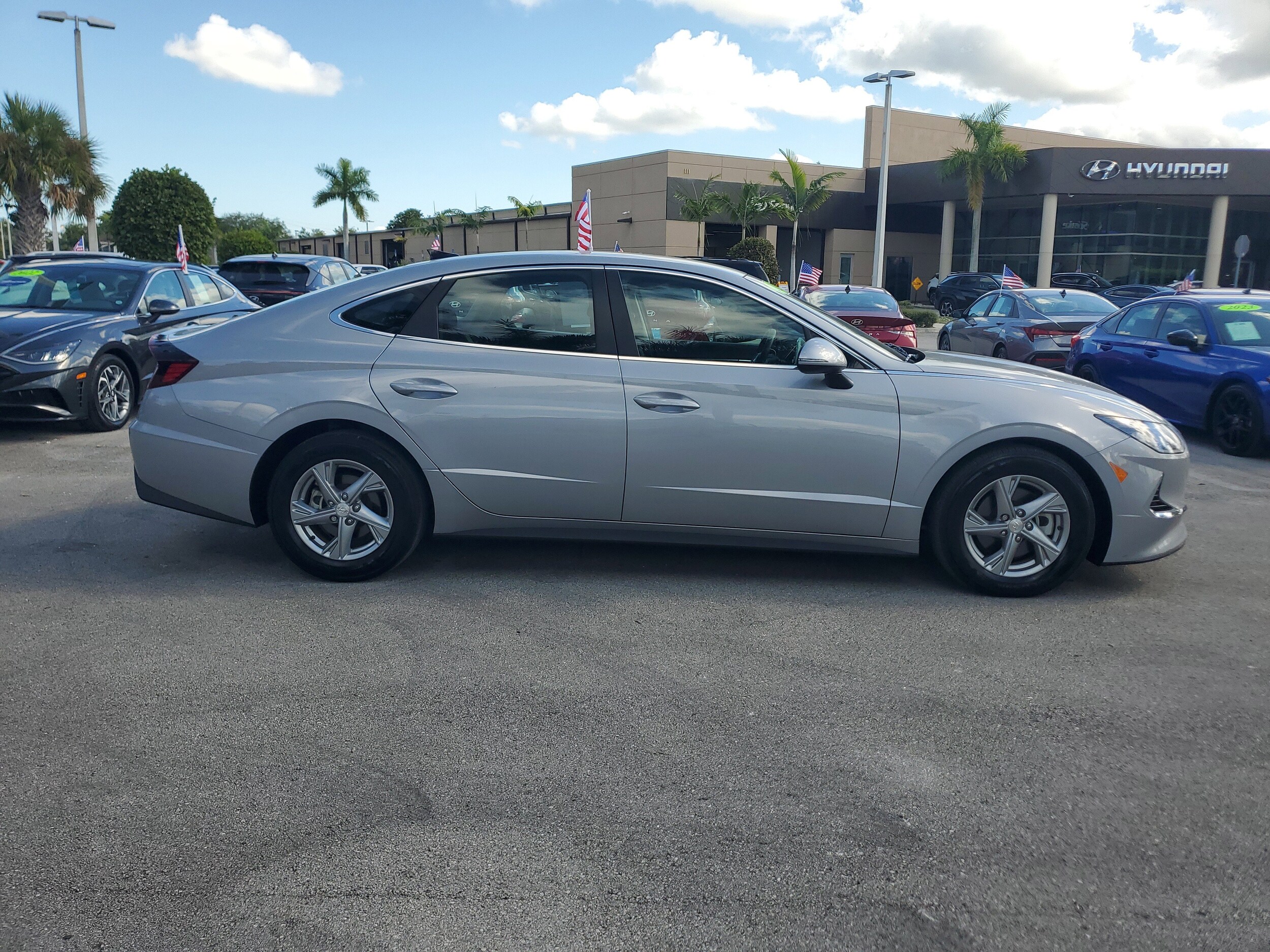2023 Hyundai Sonata SE photo 4