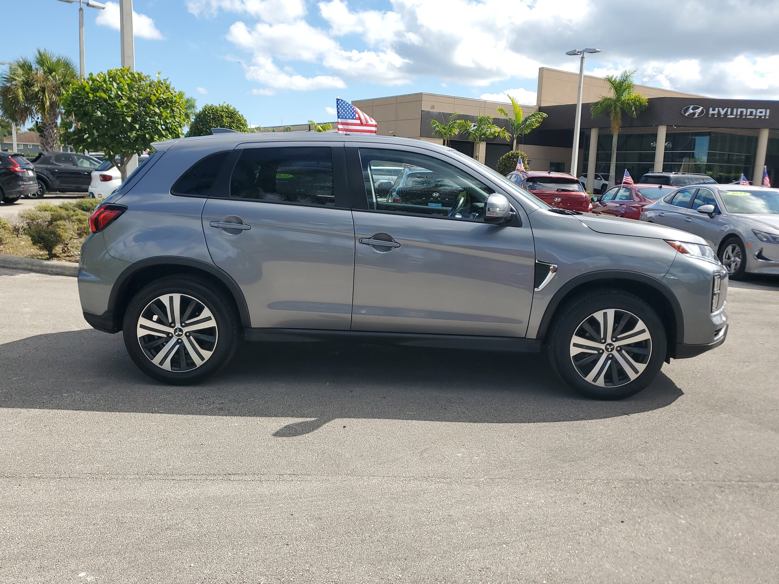 2022 Mitsubishi Outlander Sport SE photo 2