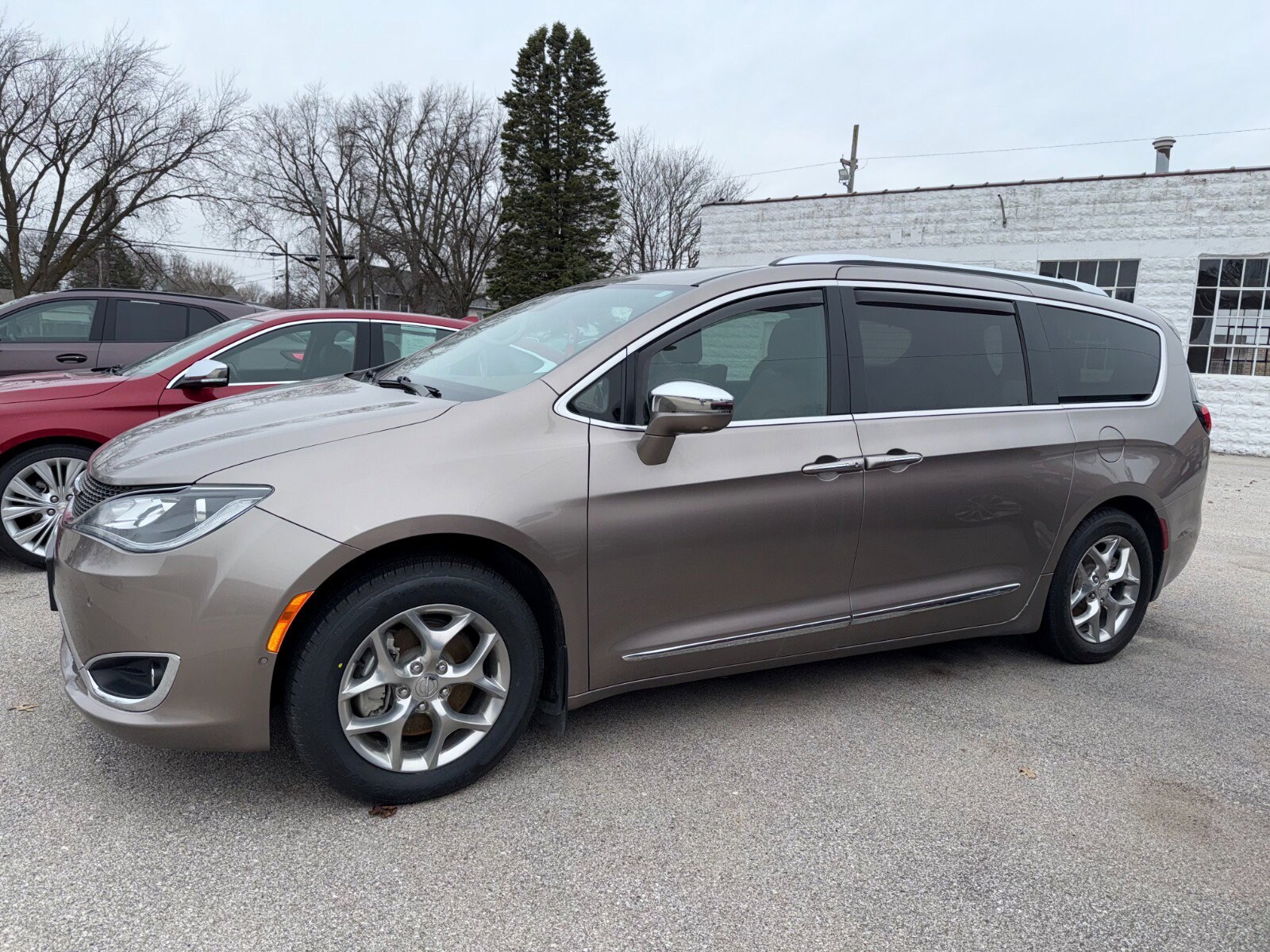 Used 2018 Chrysler Pacifica Limited with VIN 2C4RC1GG2JR247518 for sale in Rockwell City, IA