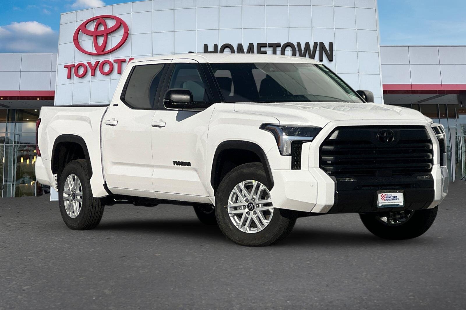 2026 Toyota Tundra SR5 CrewMax photo 2