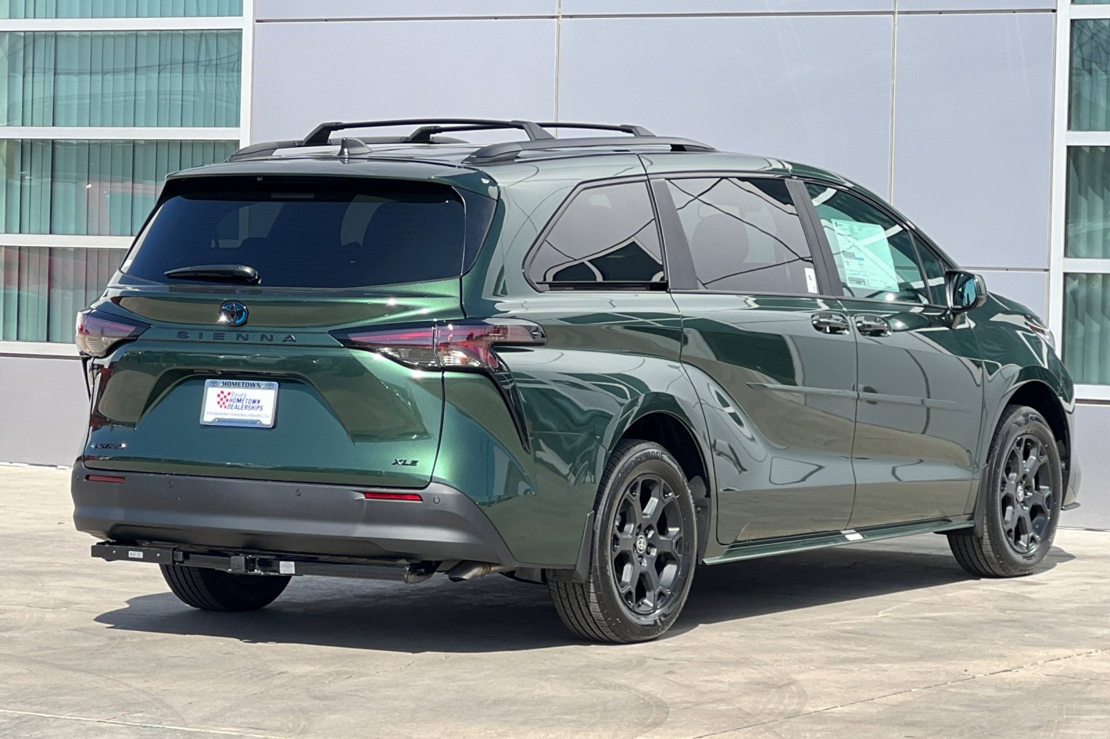 2025 Toyota Sienna Woodland Edition photo 2