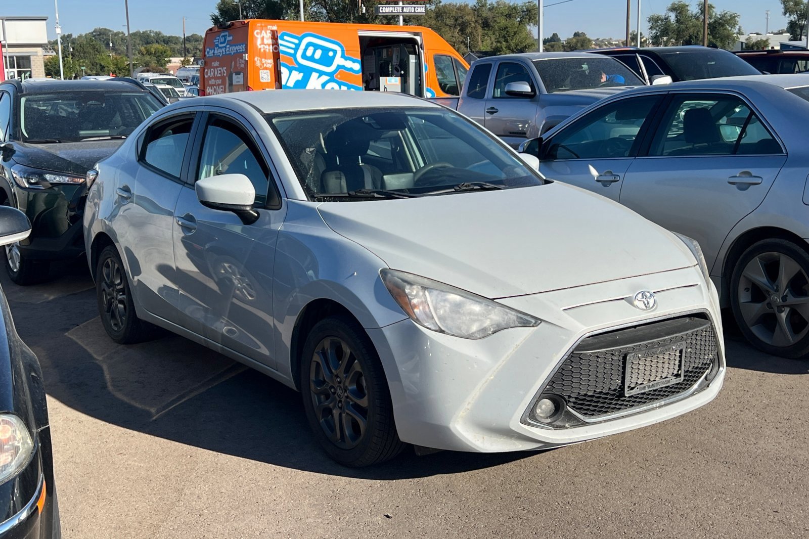 2019 Toyota Yaris LE photo 2