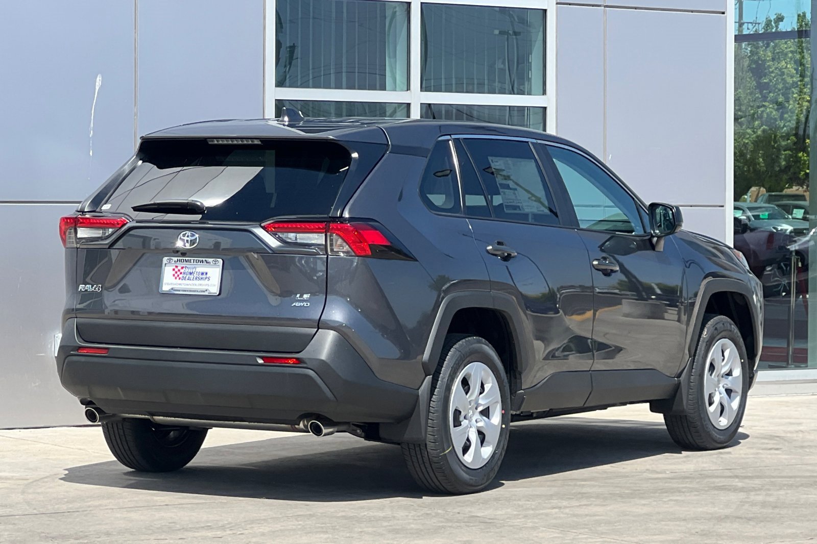 2025 Toyota RAV4 LE photo 4