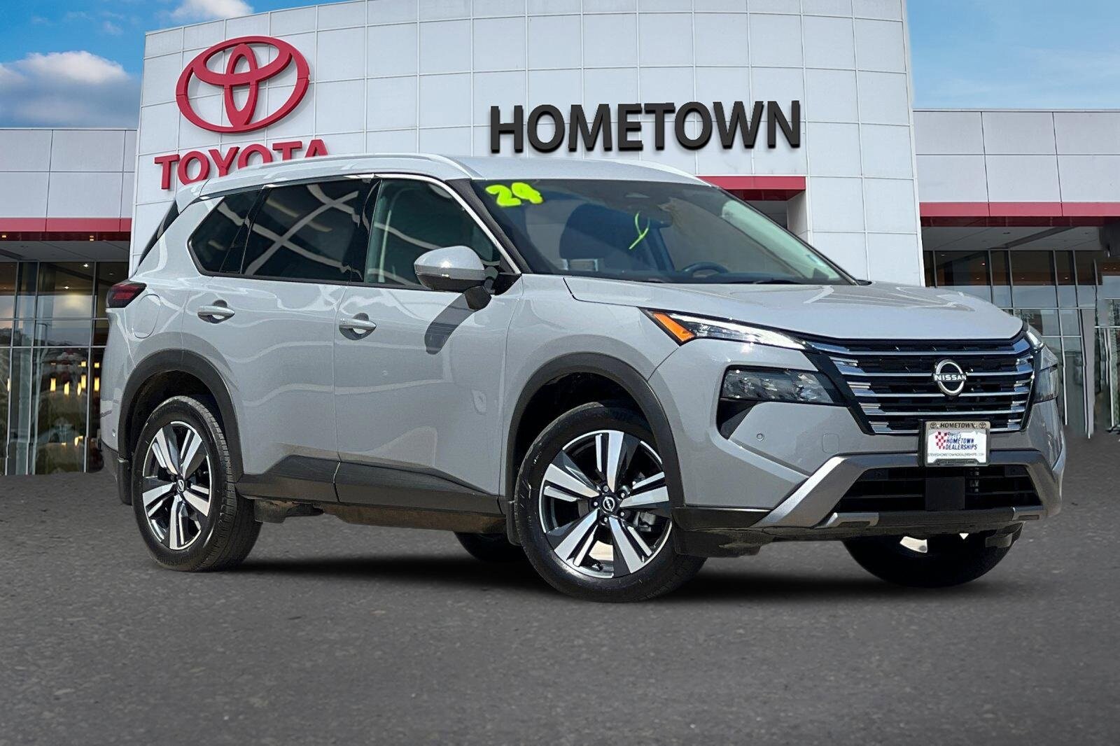 2024 Nissan Rogue SL photo 2