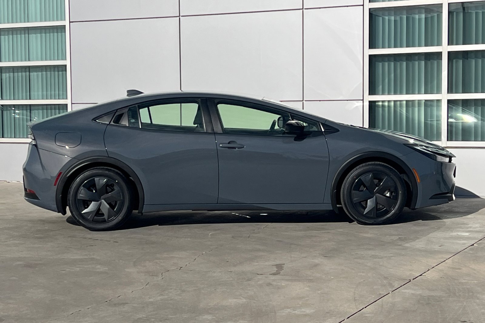 2024 Toyota Prius Prime SE photo 3