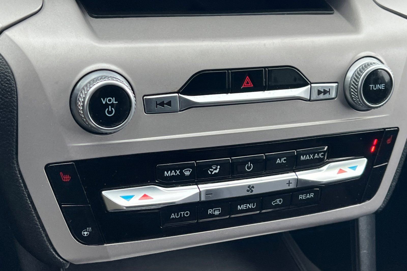 2023 Ford Explorer XLT - Photo 18