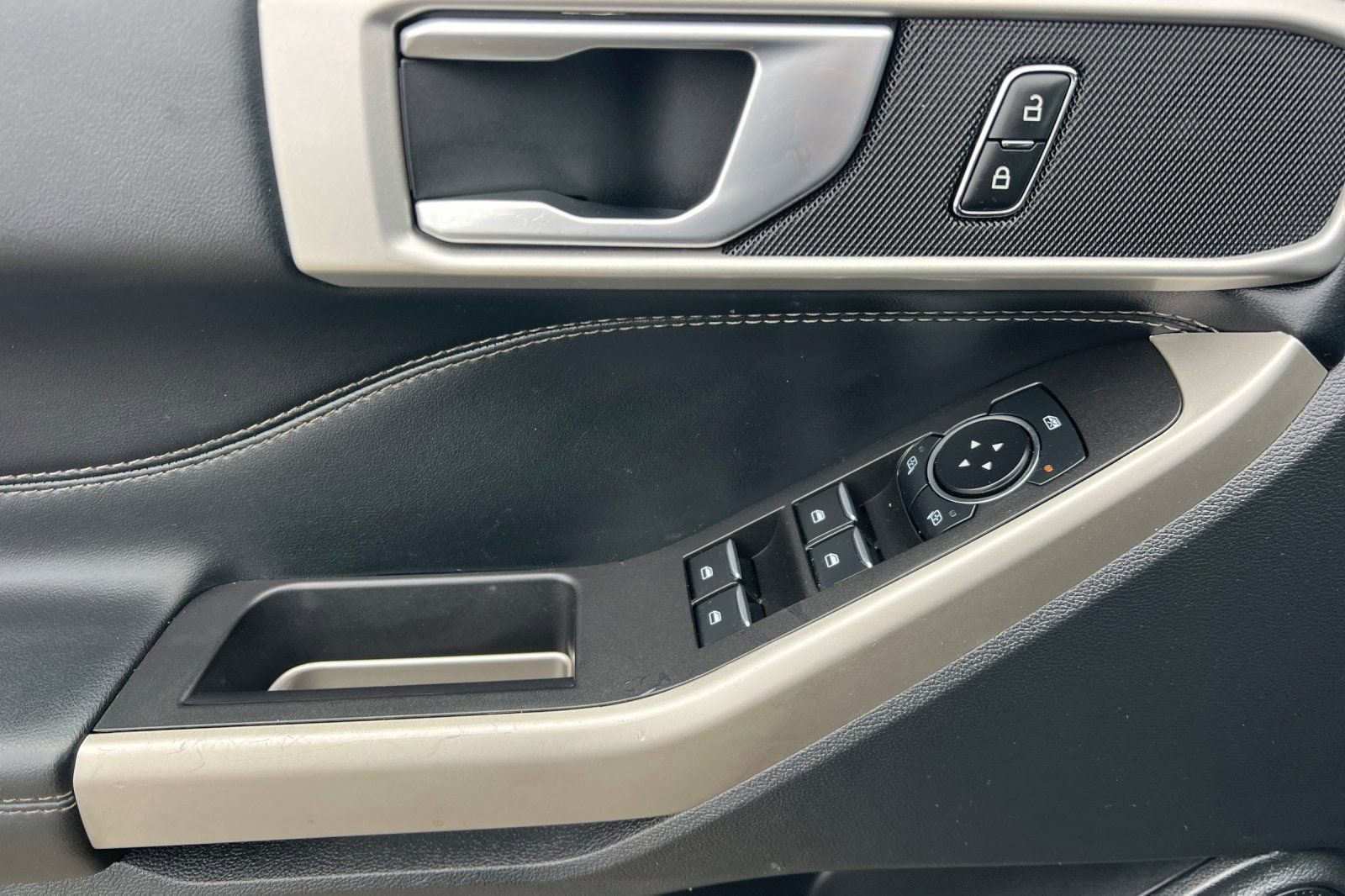 2023 Ford Explorer XLT - Photo 8