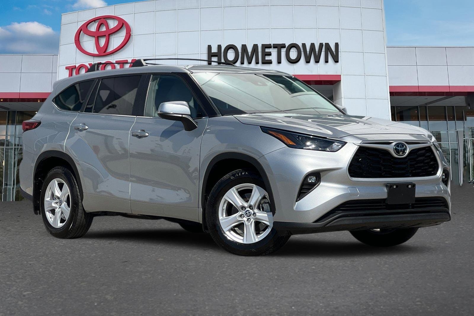 Used 2023 Toyota Highlander LE with VIN 5TDKDRBH4PS045082 for sale in Ontario, OR