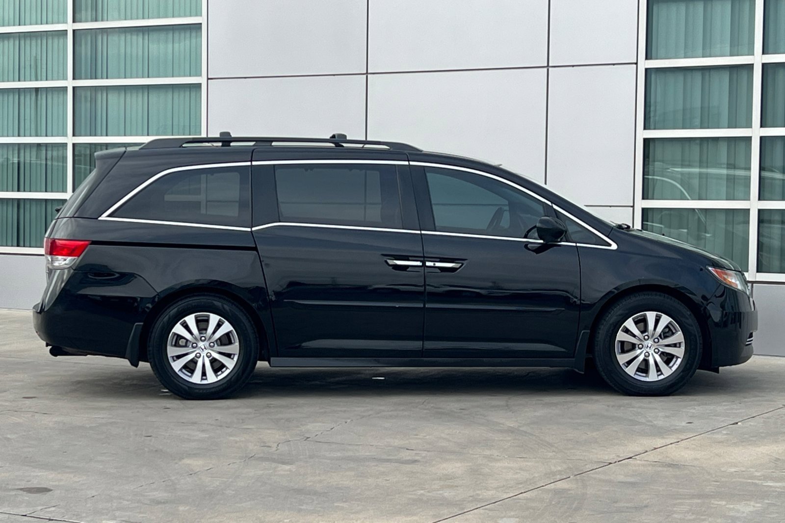 2017 Honda Odyssey SE photo 3