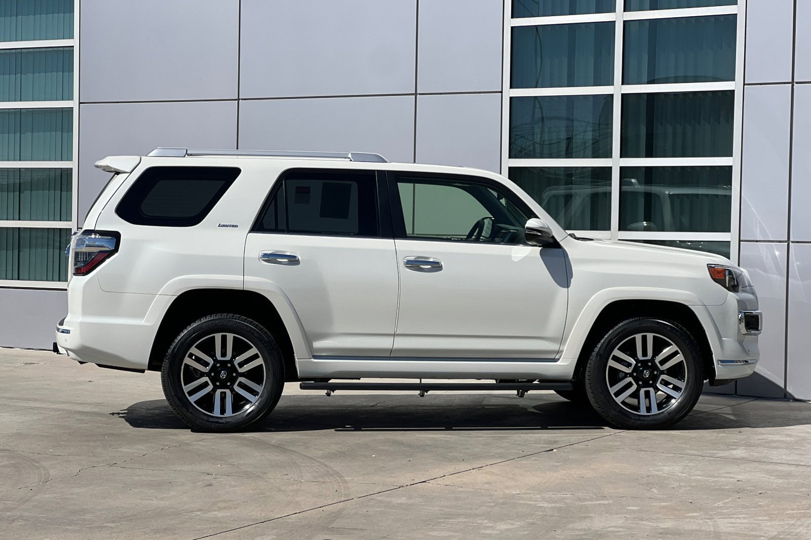 2023 Toyota 4Runner Limited photo 2
