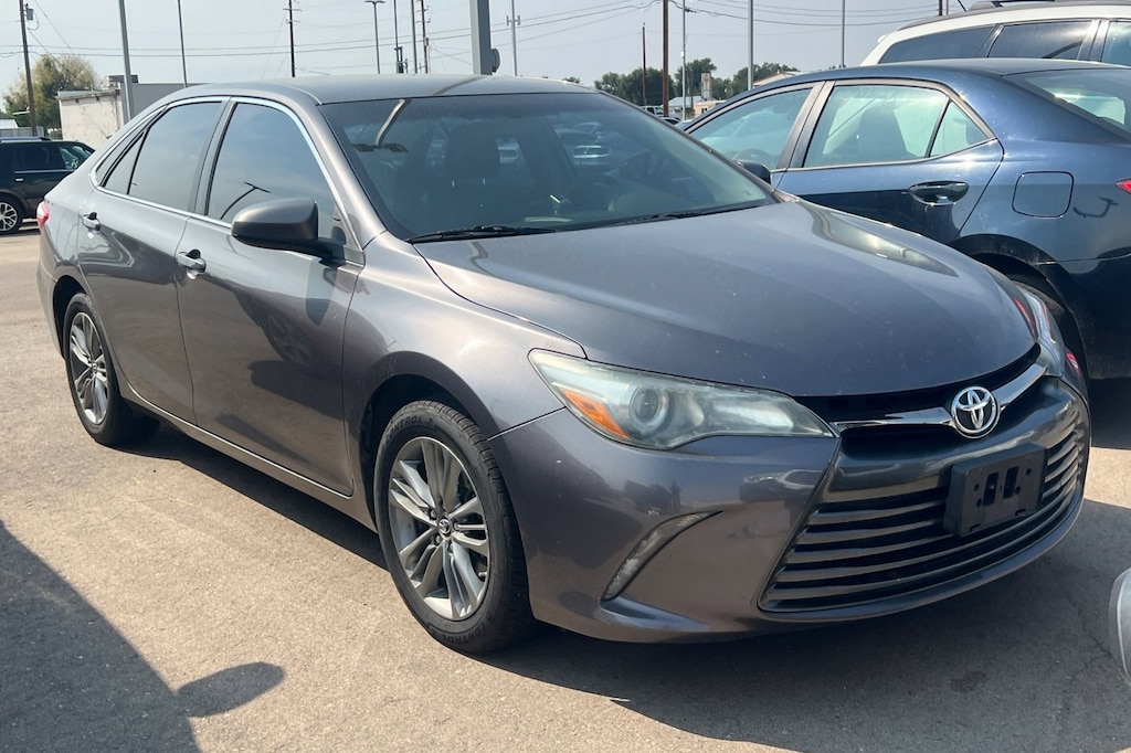 Used 2017 Toyota Camry SE Sedan