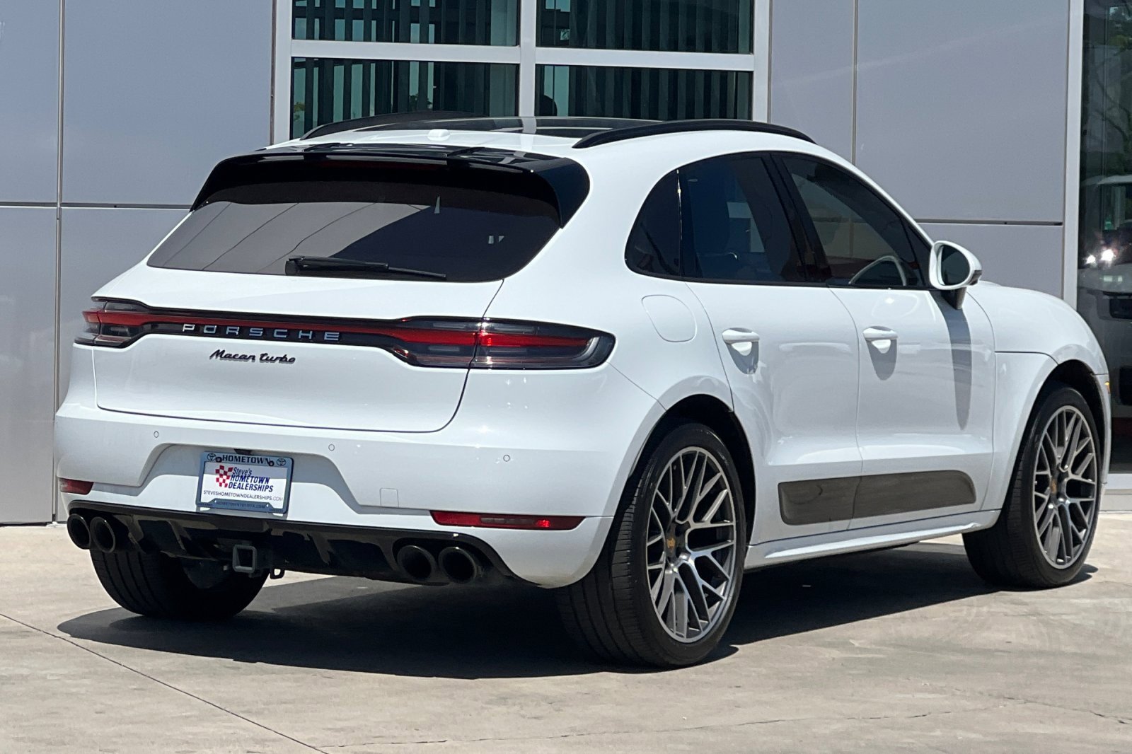 2021 Porsche Macan Turbo photo 4