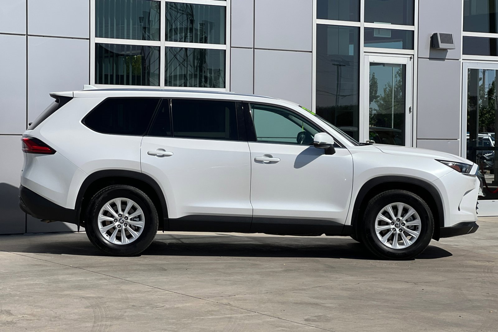2024 Toyota Grand Highlander XLE photo 3