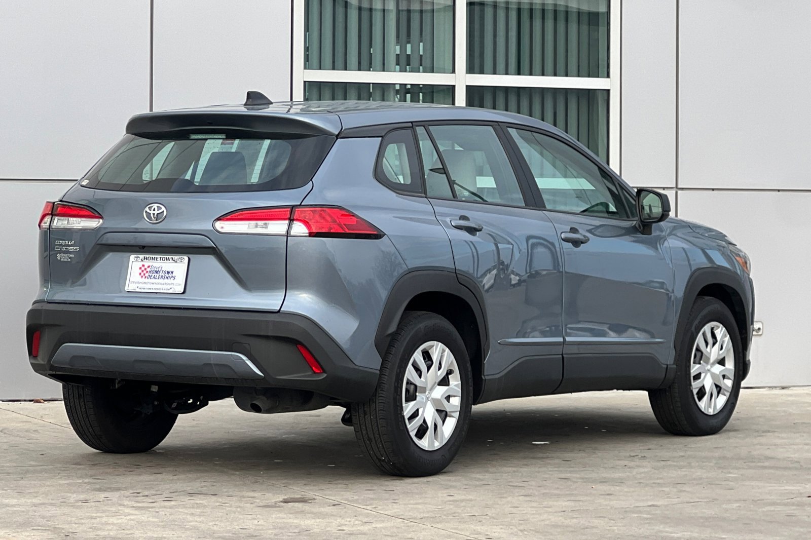 2024 Toyota Corolla Cross L photo 4