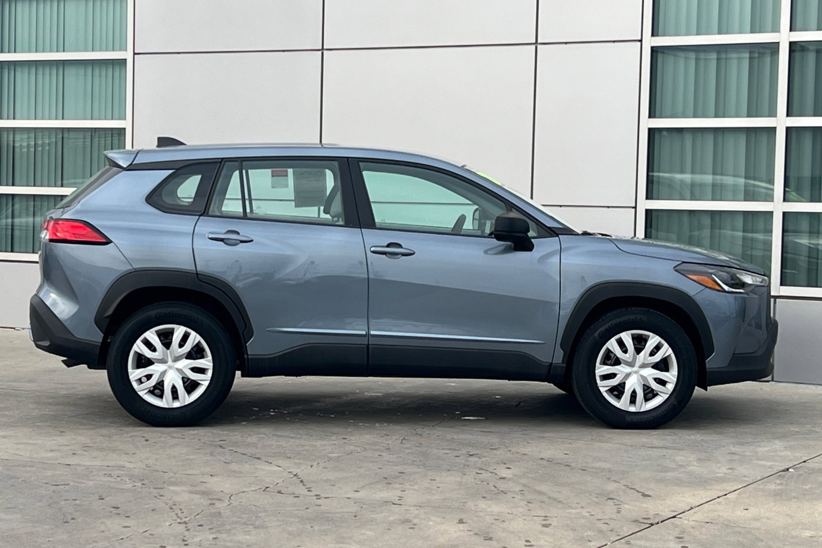 2024 Toyota Corolla Cross L photo 3