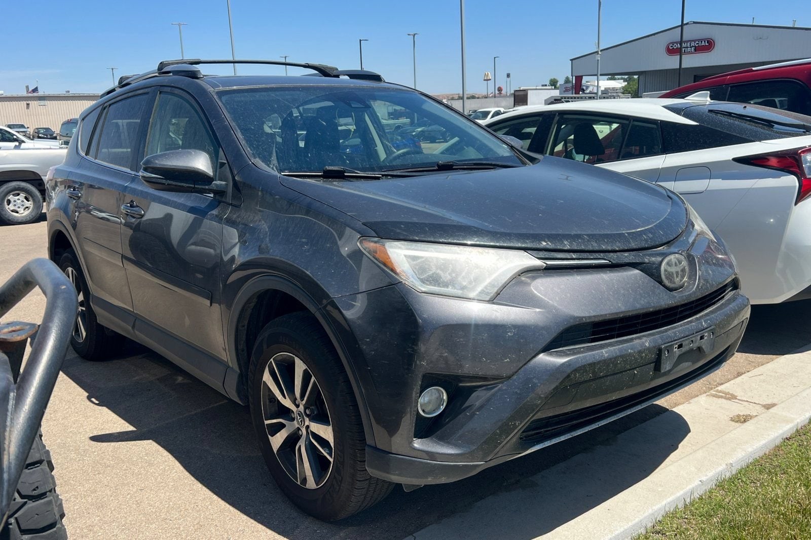 Used 2018 Toyota RAV4 XLE with VIN JTMRFREV6JJ725287 for sale in Ontario, OR