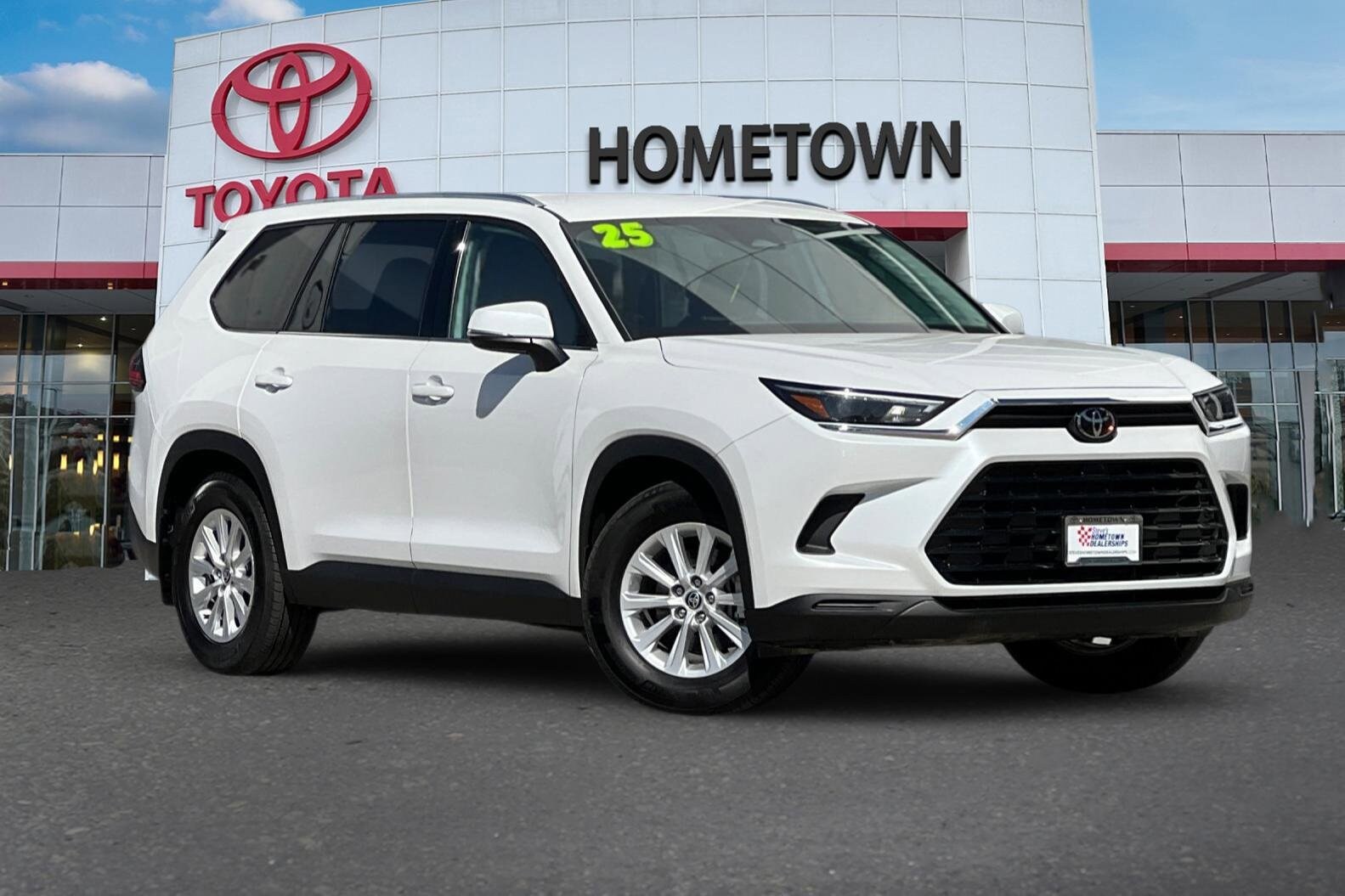 2024 Toyota Grand Highlander XLE photo 2