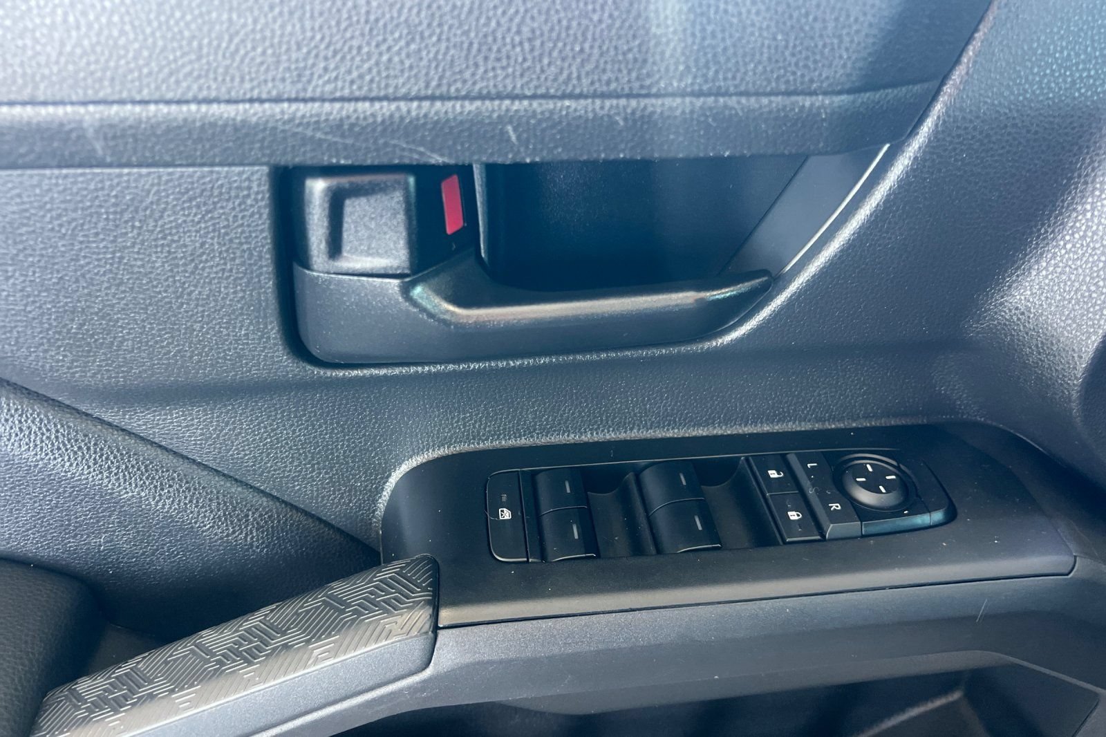 2024 Toyota Tacoma SR5 - Photo 8