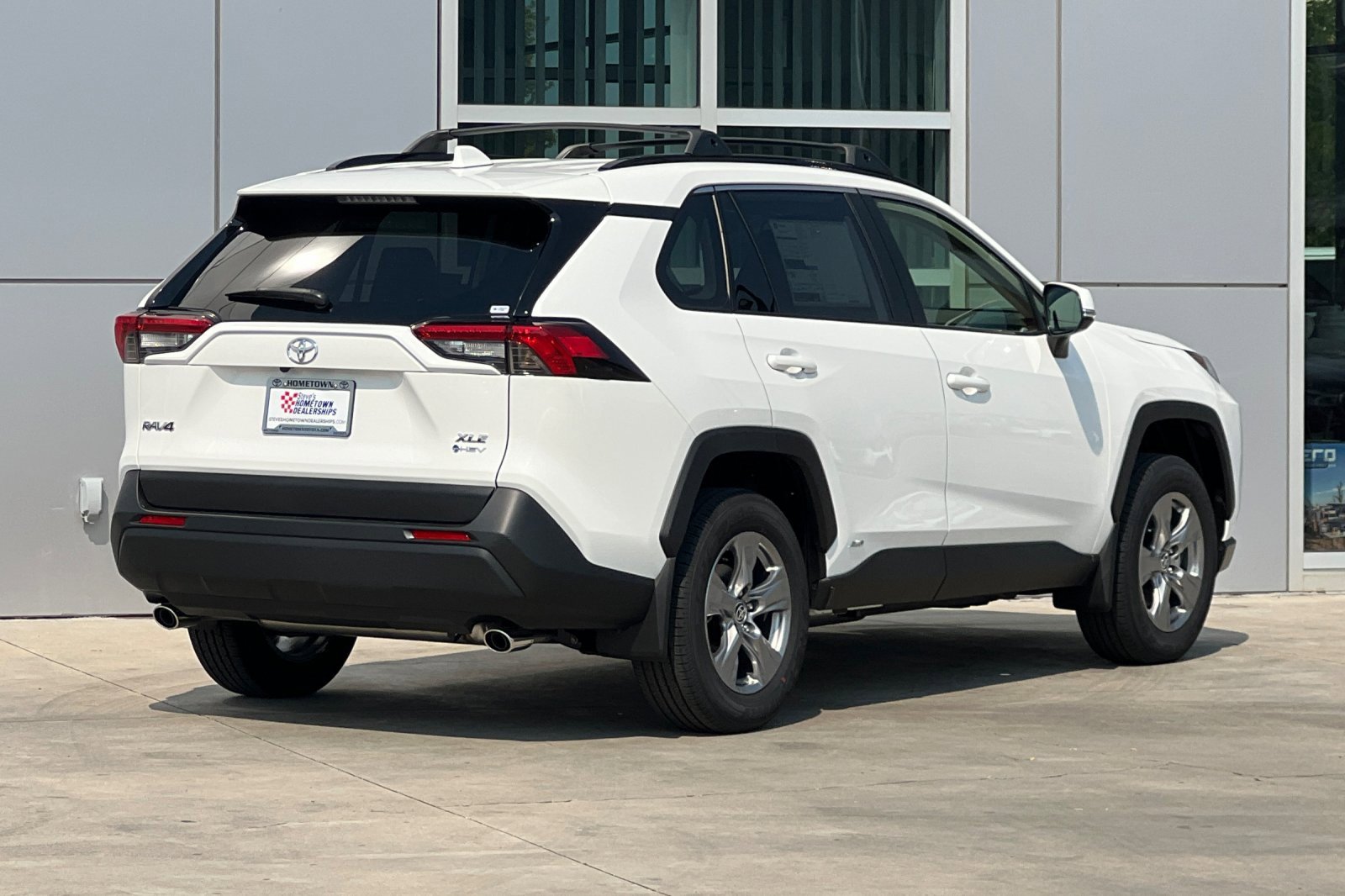 2025 Toyota RAV4 Hybrid XLE photo 2