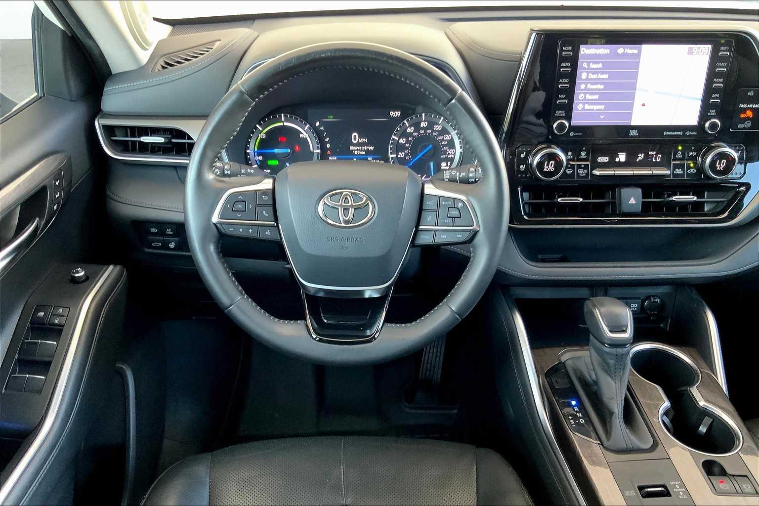 2020 Toyota Highlander Hybrid Limited photo 2