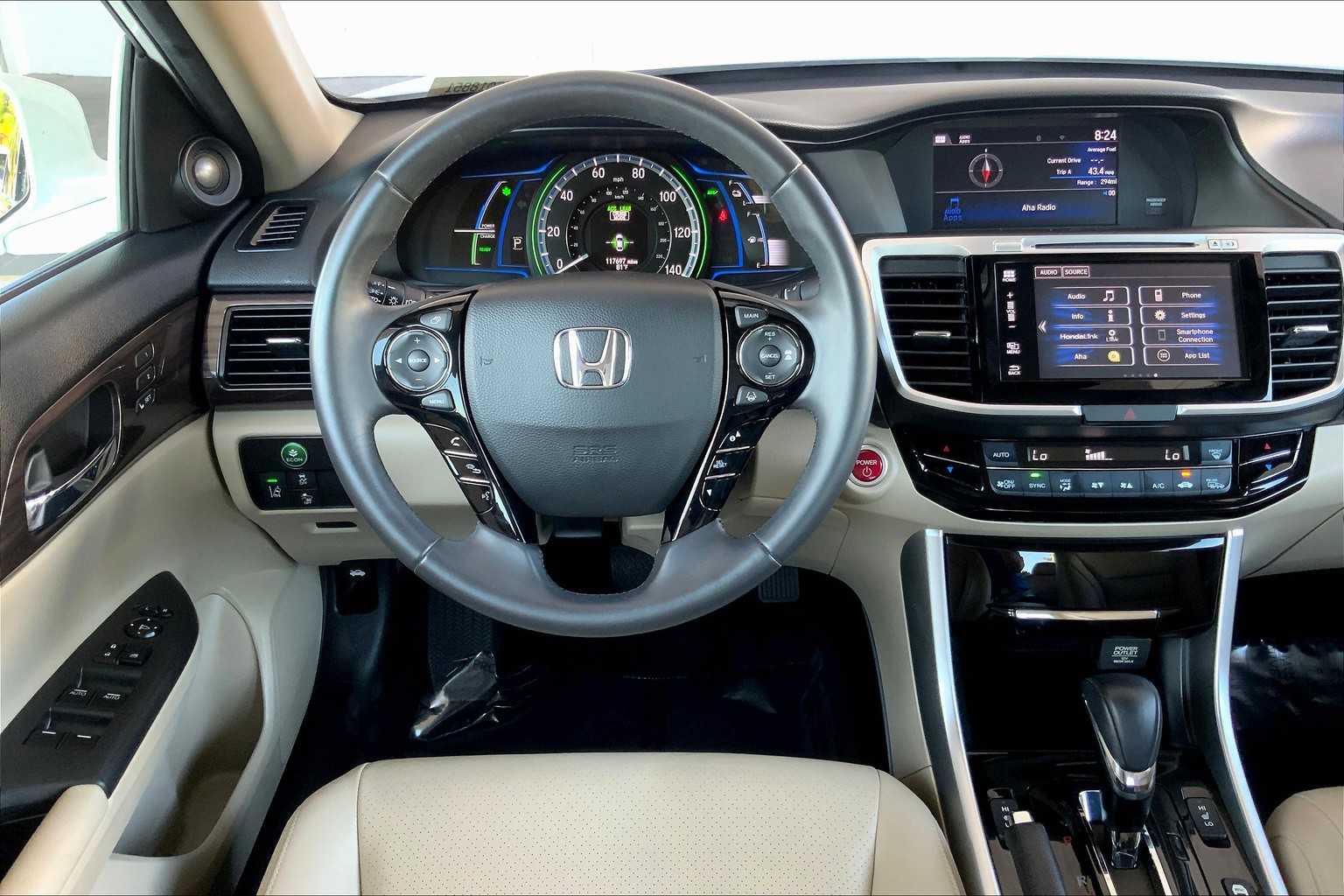 2017 Honda Accord Hybrid EX-L photo 4