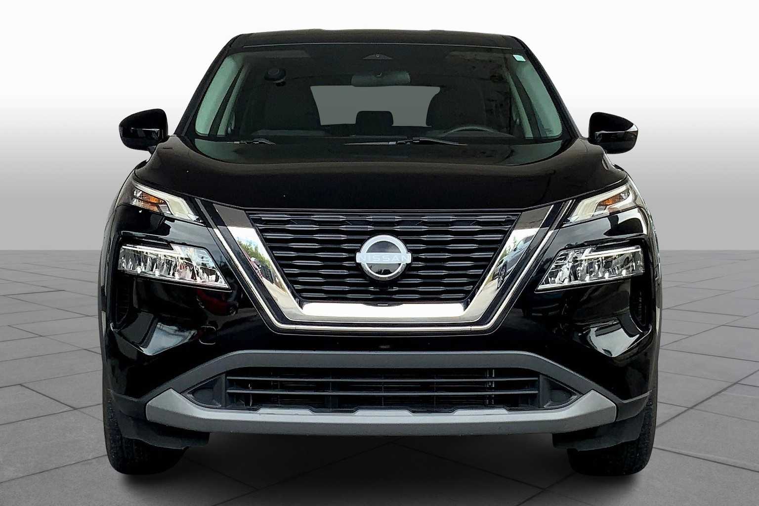 2023 Nissan Rogue SV photo 2