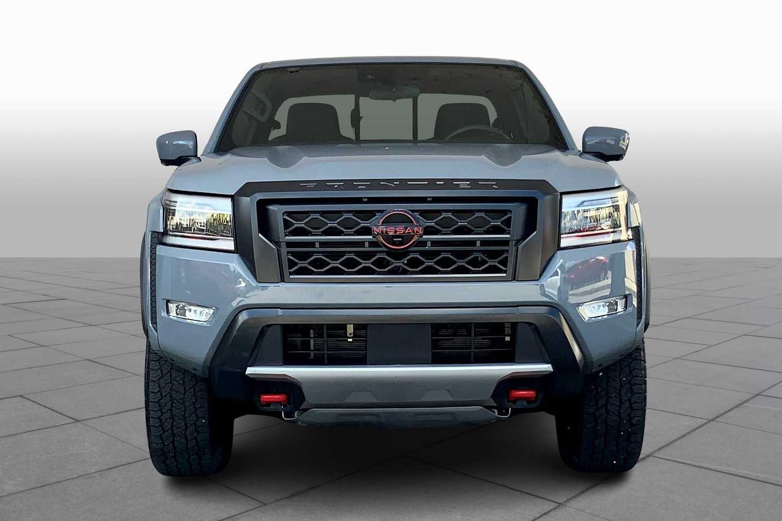2024 Nissan Frontier PRO-4X Crew Cab photo 2