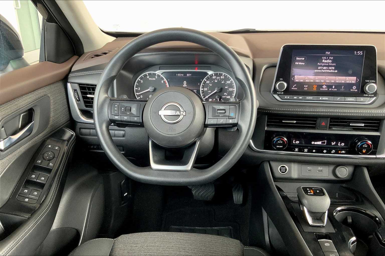 2023 Nissan Rogue SV photo 4