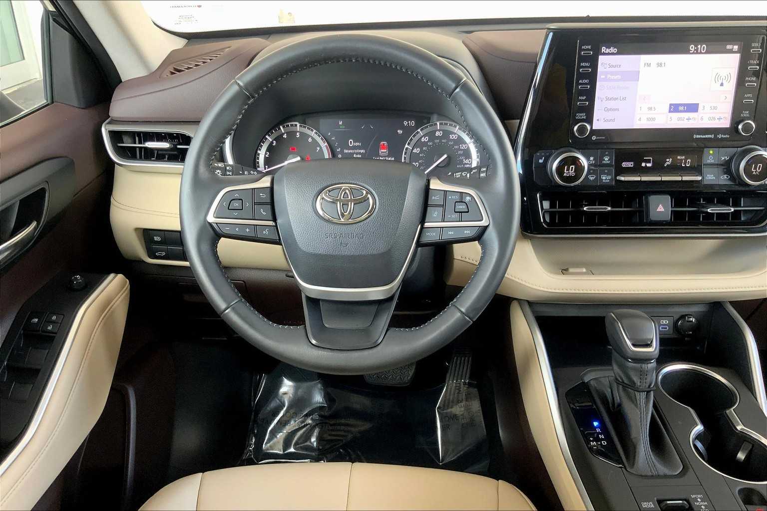 2022 Toyota Highlander XLE photo 2