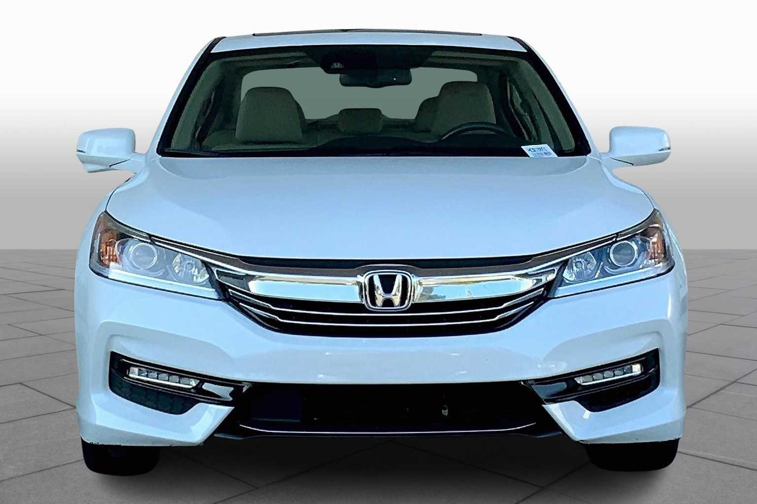 2017 Honda Accord Hybrid EX-L photo 2