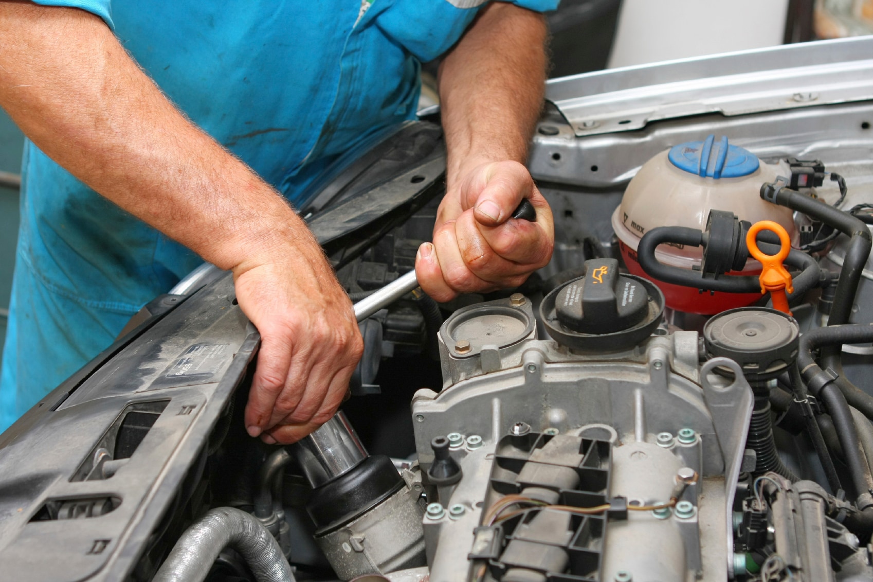 Servicing Engine 04.jpg