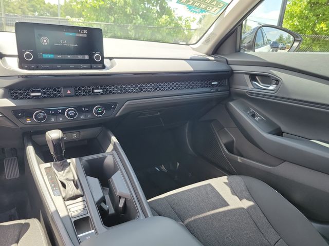 2025 Honda Accord SE - Photo 29