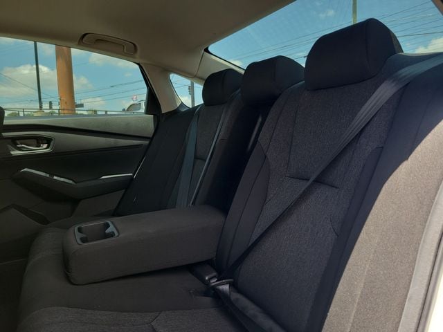 2025 Honda Accord SE - Photo 27