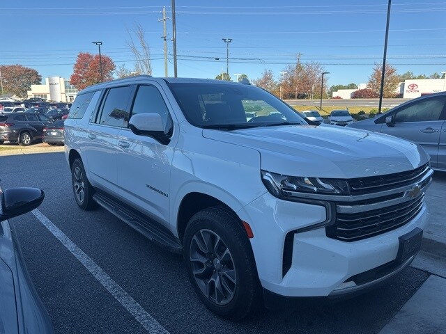 2021 Chevrolet Suburban LT photo 2