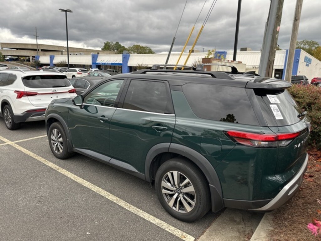 Used 2022 Nissan Pathfinder SL SUV
