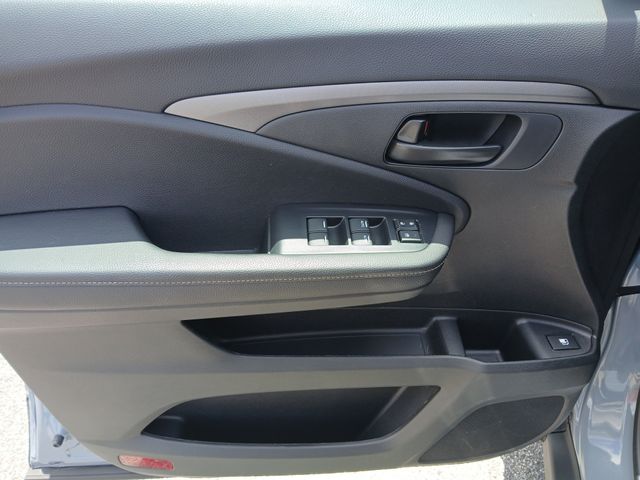 2025 Honda Ridgeline Sport - Photo 8
