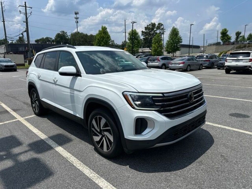 Used 2024 Volkswagen Atlas 2.0T SE w/Technology SUV