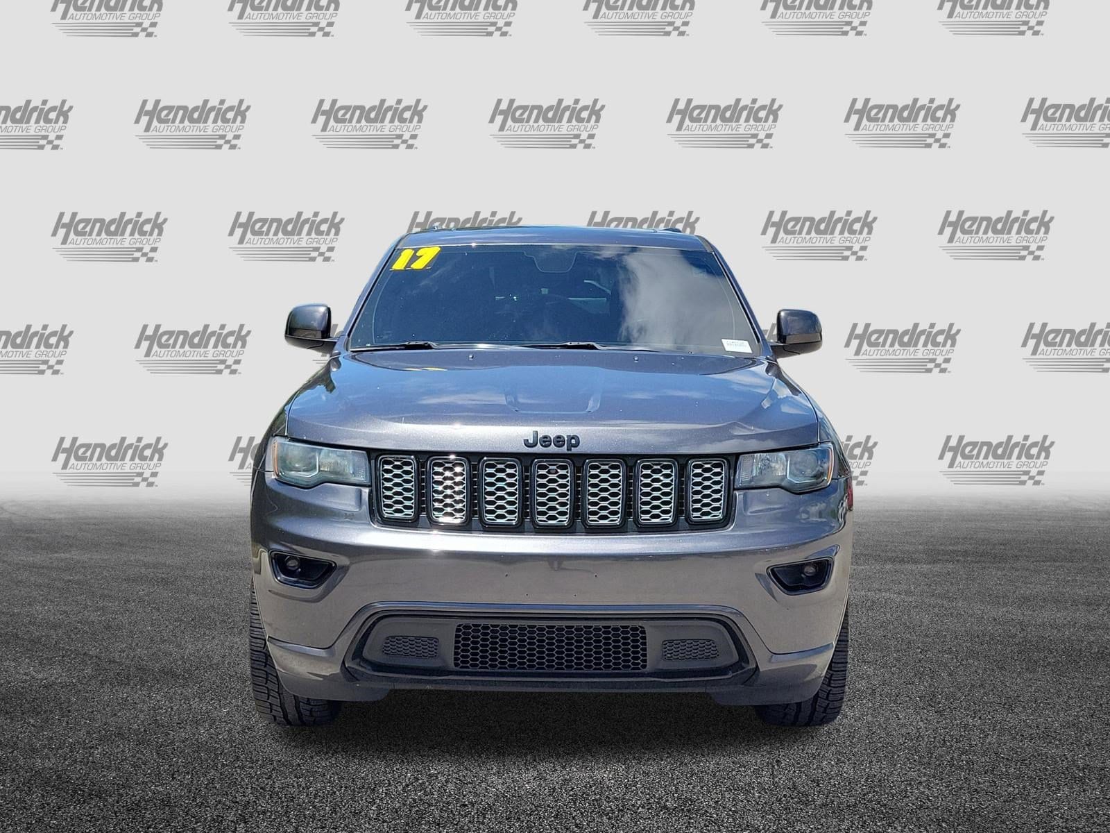 2017 Jeep Grand Cherokee Laredo 4x4 photo 2