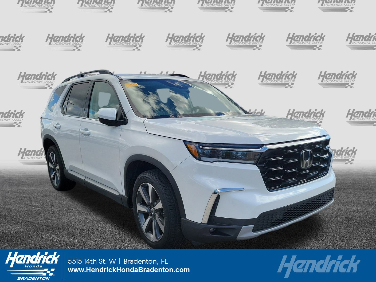2023 Honda Pilot Elite's photo
