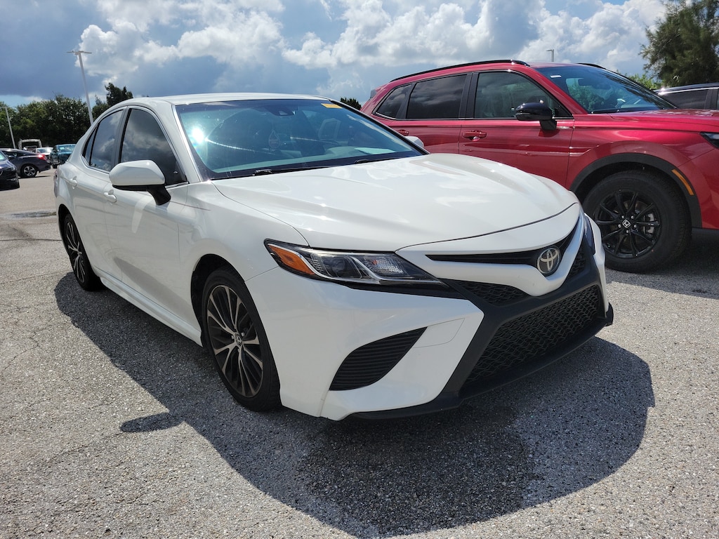 Used 2018 Toyota Camry SE Sedan