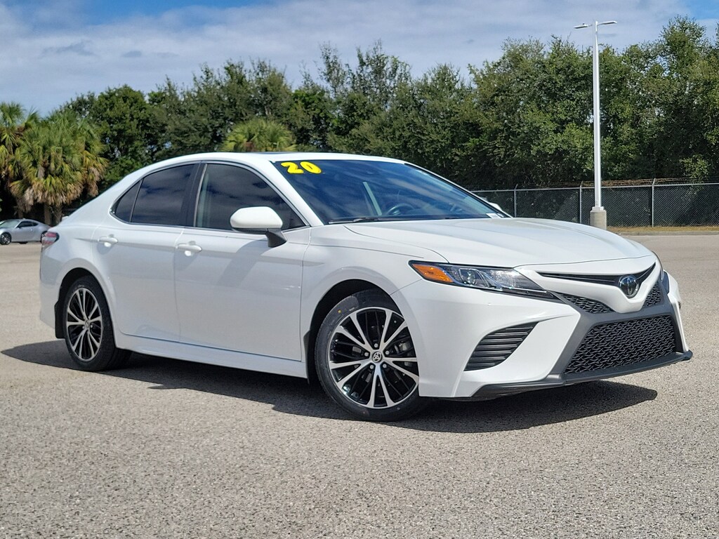 Used 2020 Toyota Camry SE Sedan