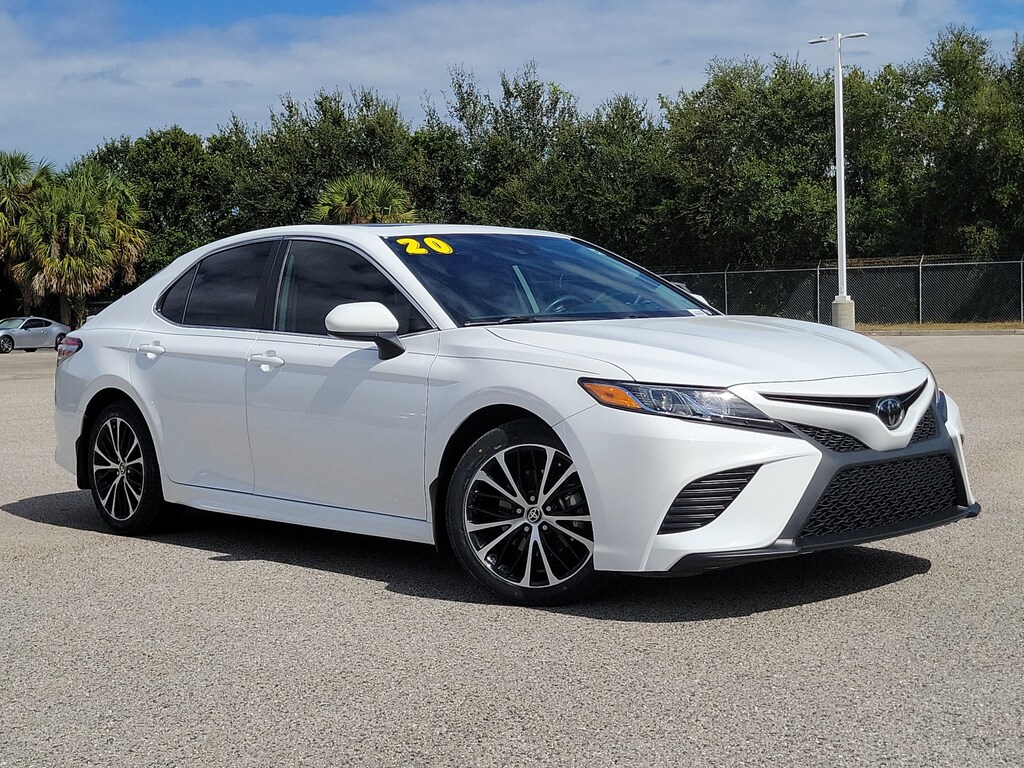 Used 2020 Toyota Camry SE Sedan