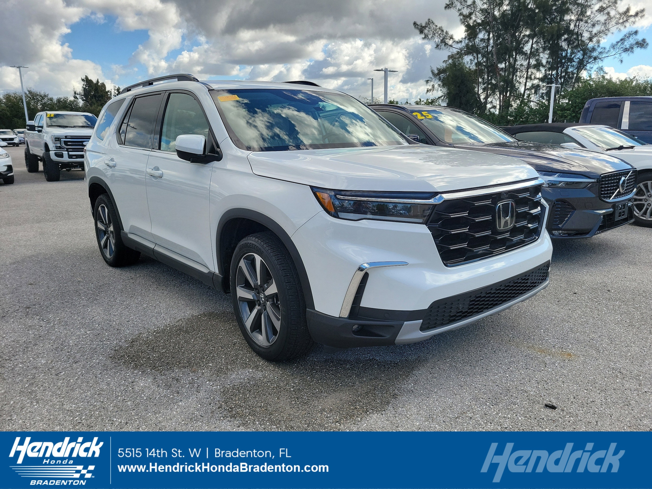 2023 Honda Pilot Elite's photo