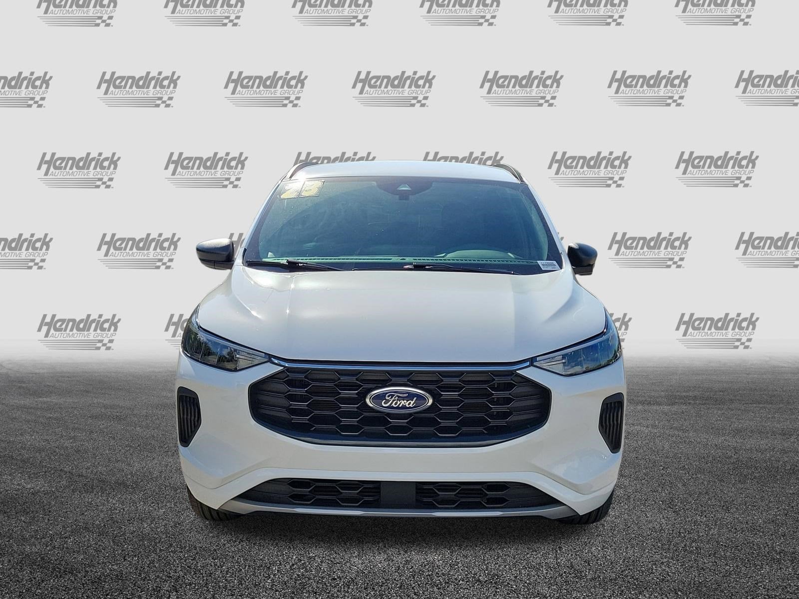 2023 Ford Escape ST-Line photo 2