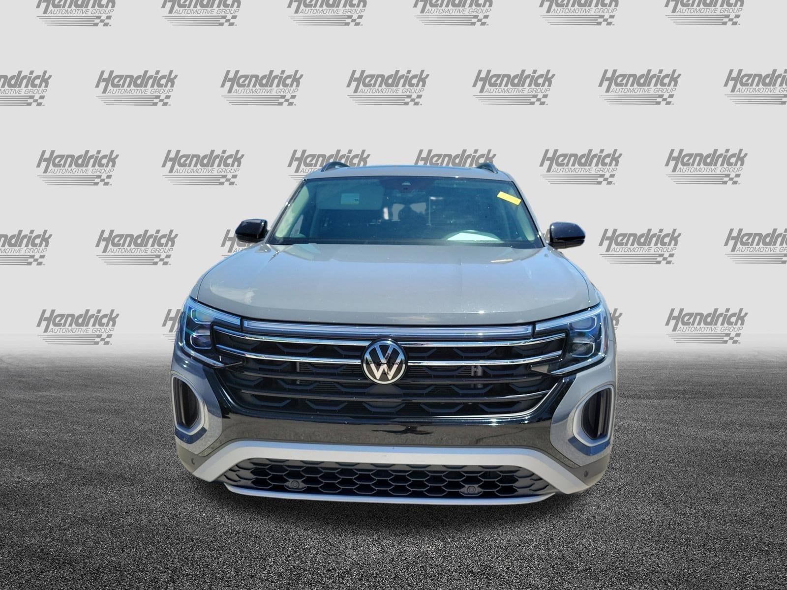 2024 Volkswagen Atlas 2.0T Peak Edition SE w/Technology photo 3